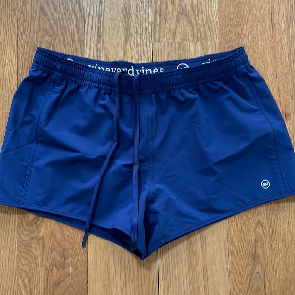 Women’s vineyard vines performance shorts size medium navy blue